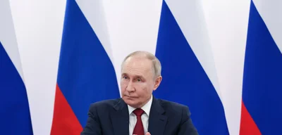 Putin Dismisses EU Fears, Claims Russia Has No Aggressive Intent