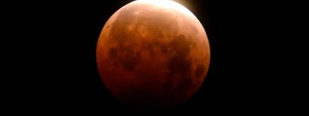 Featured image for: Total Lunar Eclipse Tonight Offers Spectacular View Across Continents Total Lunar Eclipse Tonight Offers Spectacular View Across Continents