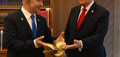 Israeli Prime Minister Benjamin Netanyahu gifts US President Donald Trump golden dove