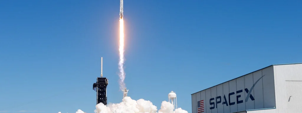 Featured image for: SpaceX awarded $2B Pentagon contract for missile- and aircraft-tracking satellites SpaceX awarded $2B Pentagon contract for missile- and aircraft-tracking satellites