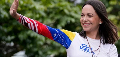 Venezuelan opposition mobilizes to secure government buildings