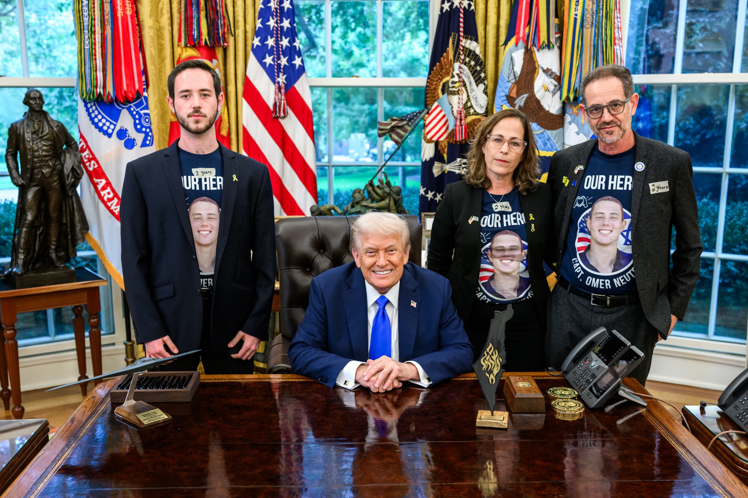 Trump poses for photograph with family of Israeli prisoner held by Hamas