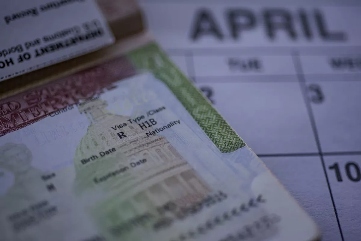 White House Approves H-1B Visa Rule Favoring High Salaries, Sparking Controversy