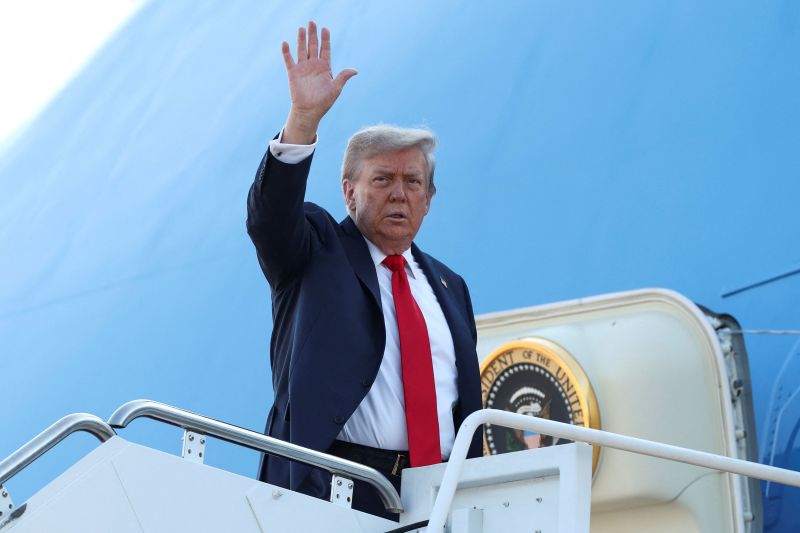 Trump Urges Ukraine to Consider Territorial Concessions in Peace Talks with Putin