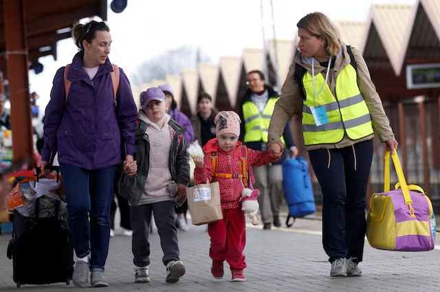 120,000 Ukrainian Refugees Risk Losing Legal Status as U.S. Program Ends Today