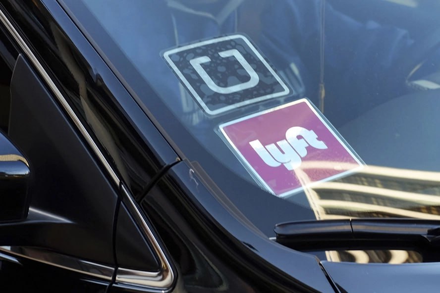 California Grants Uber, Lyft Drivers Right to Unionize Amid Insurance Cuts