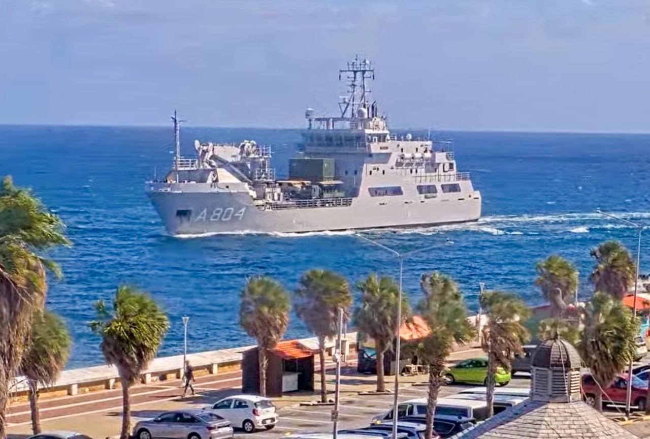 Netherlands Deploys HNLMS Pelikaan to Caribbean Amid Venezuela Tensions