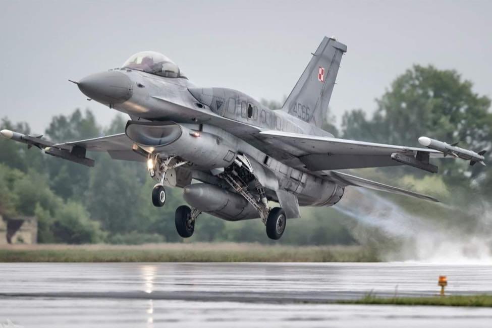 Polish Foreign Minister calls for NATO no-fly zone over Ukraine