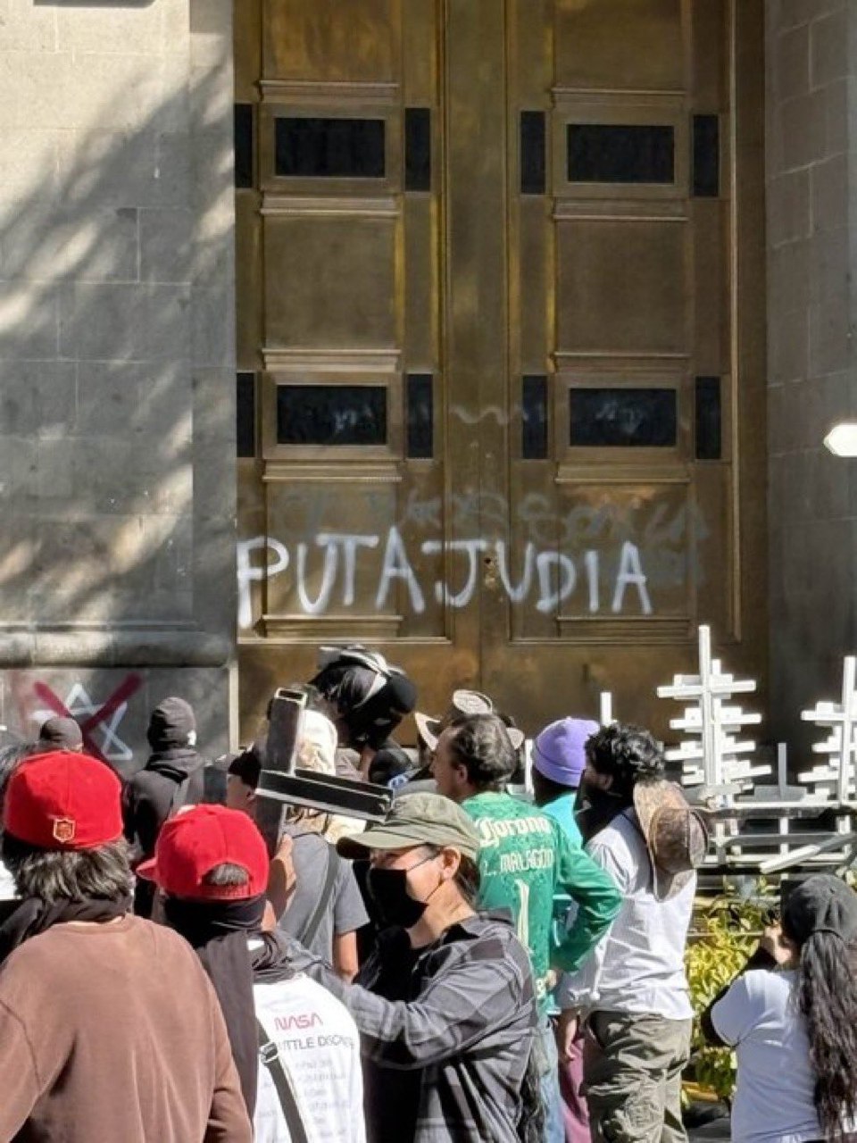 Protesters spray-paint 'Jewish whore' on National Palace gates in Mexico