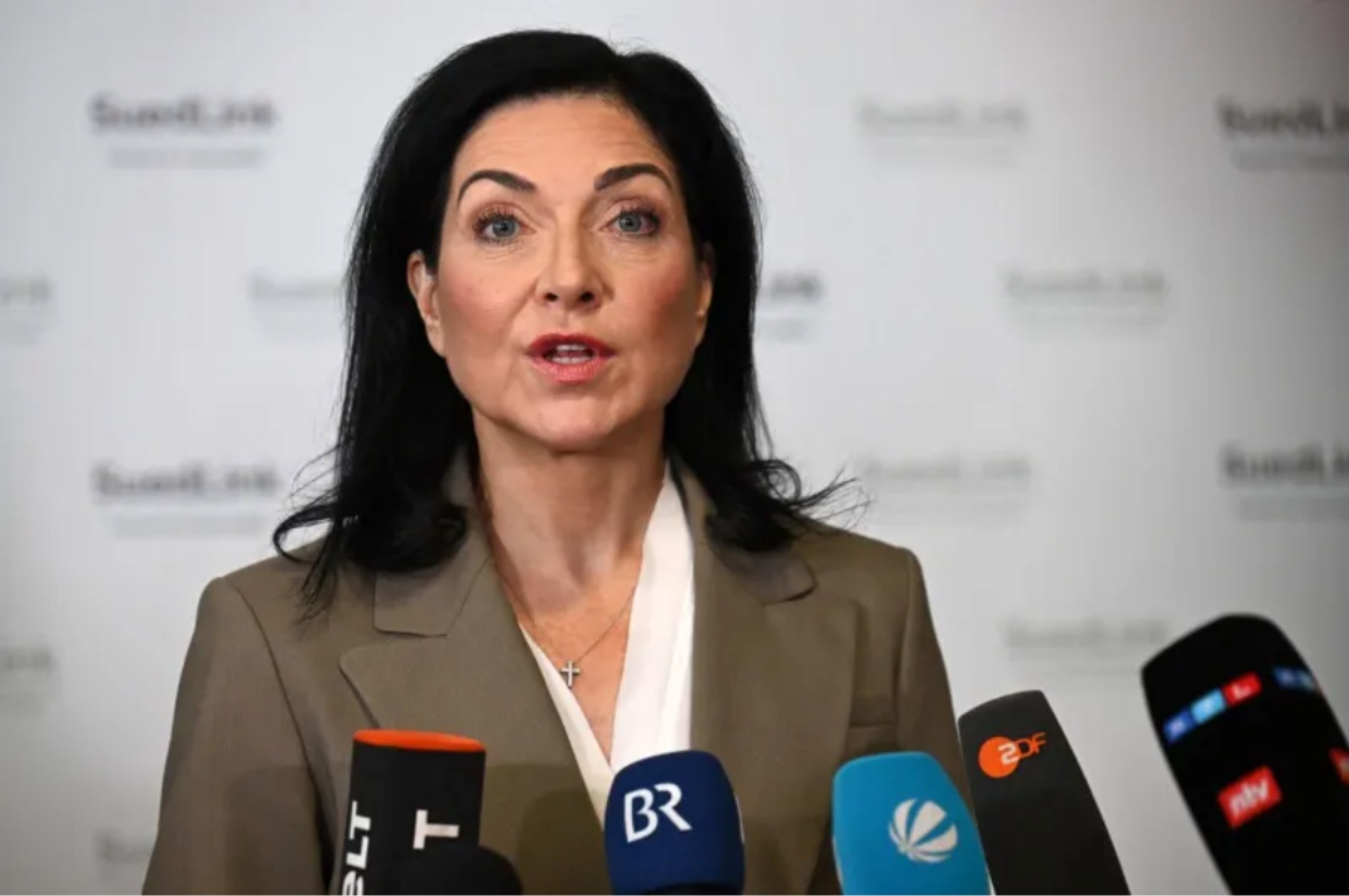 German Economy Minister Advocates Bürgergeld Reform to Boost Work Incentives Amid Rising Costs
