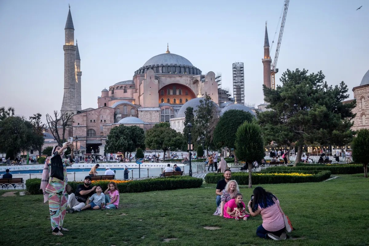 Breaking: Foreign Tourist Arrivals to Türkiye Plummet 20% in July