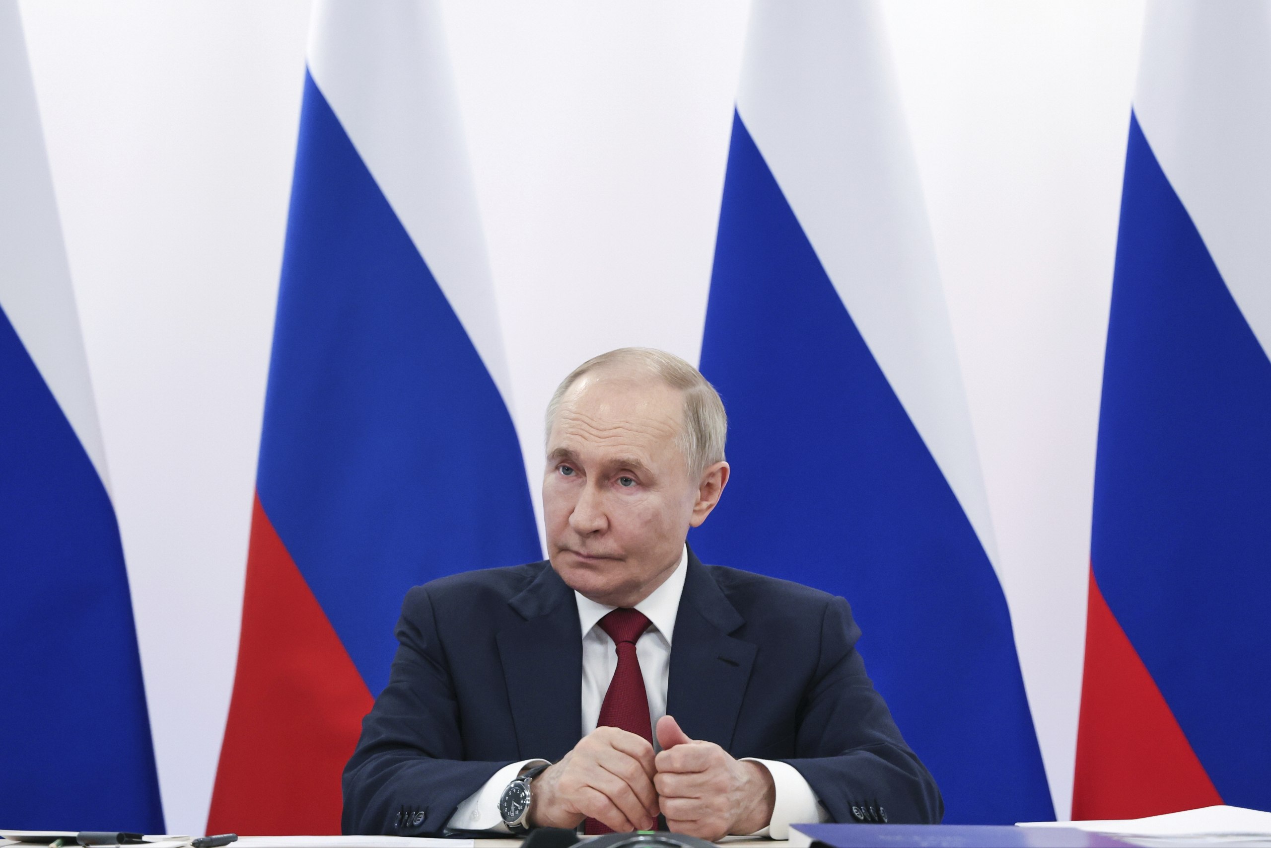 Putin Dismisses EU Fears, Claims Russia Has No Aggressive Intent