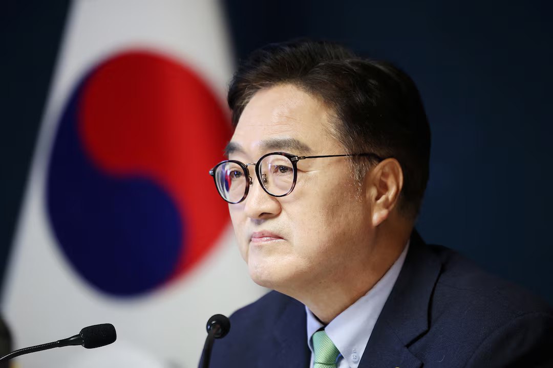 Kim Jong Un Shakes Hands with South Korea's Speaker in Historic Meeting