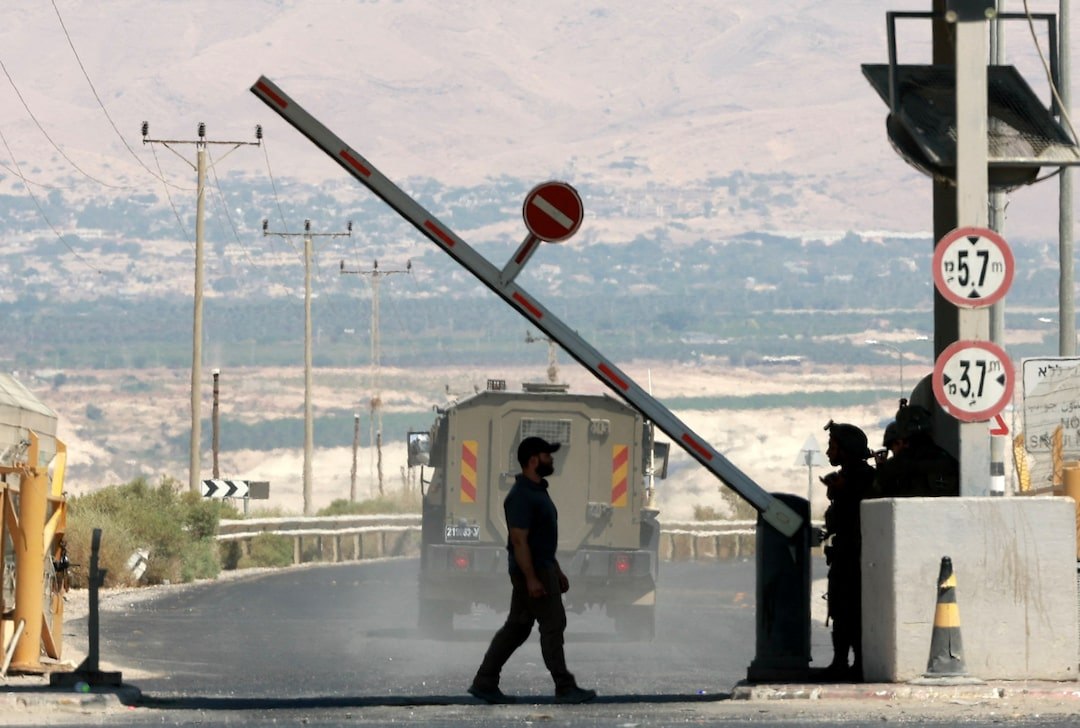 Netanyahu orders complete closure of Allenby Bridge crossing