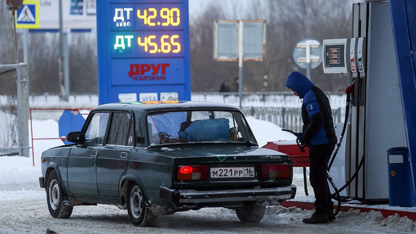 Russia faces gasoline shortage as 360 gas stations close due to strikes