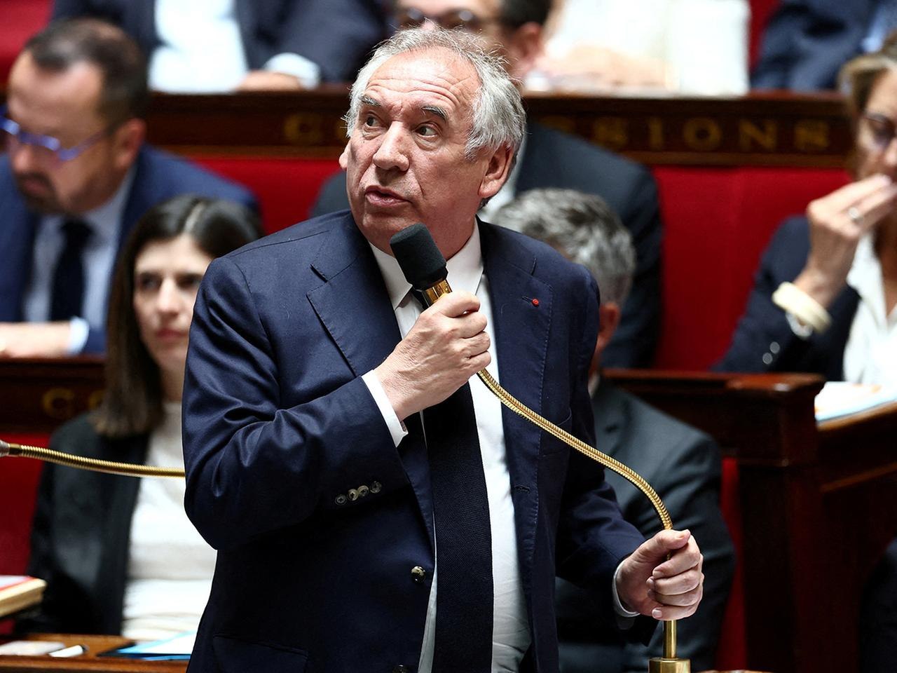 French Government Falls as Prime Minister Bayrou Loses Confidence Vote