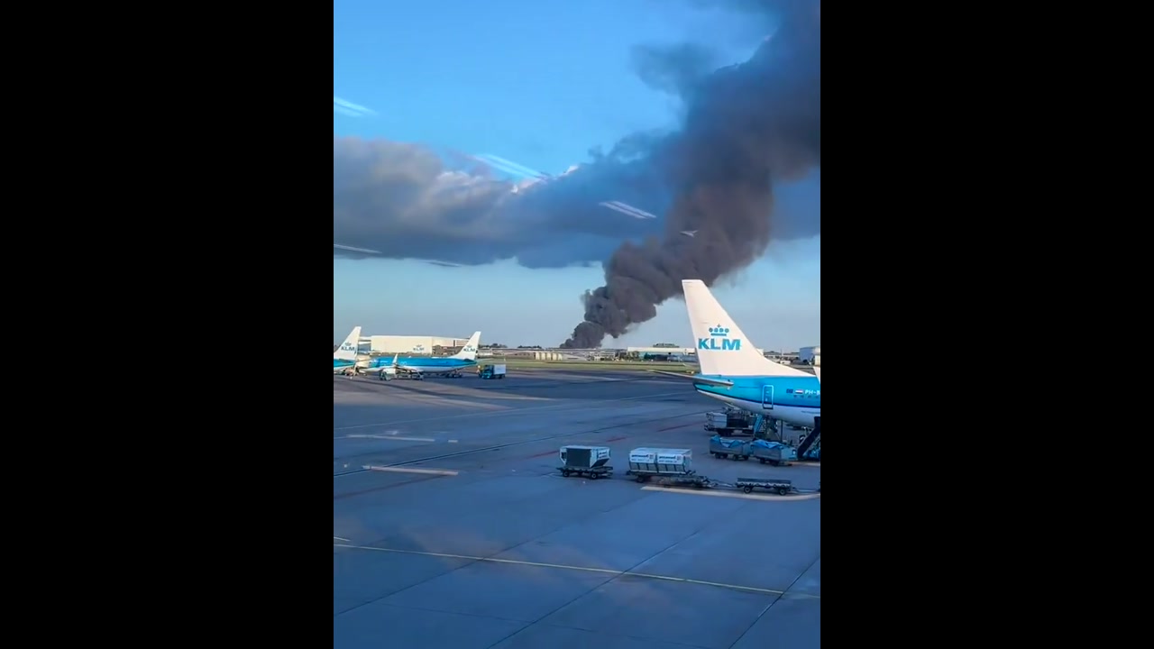 [Video] Fire Erupts at Warehouse Near Amsterdam's Schiphol Airport