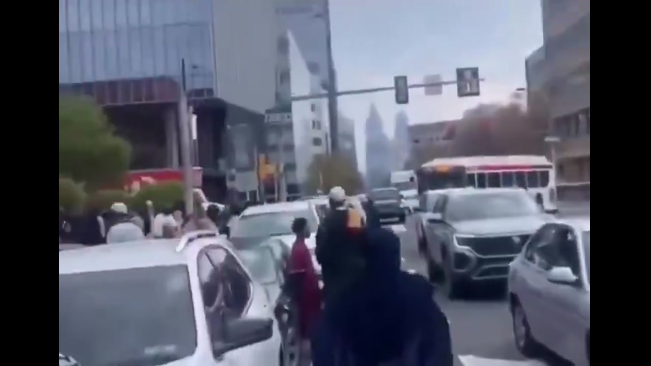 [Video] Somali Migrants Block Streets for Prayer in Philadelphia: GOP Responds