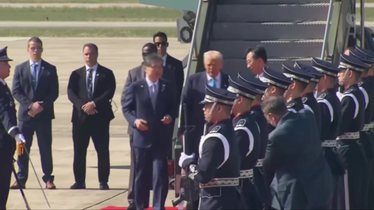 [Video] Trump arrives in South Korea with red-carpet welcome and YMCA band