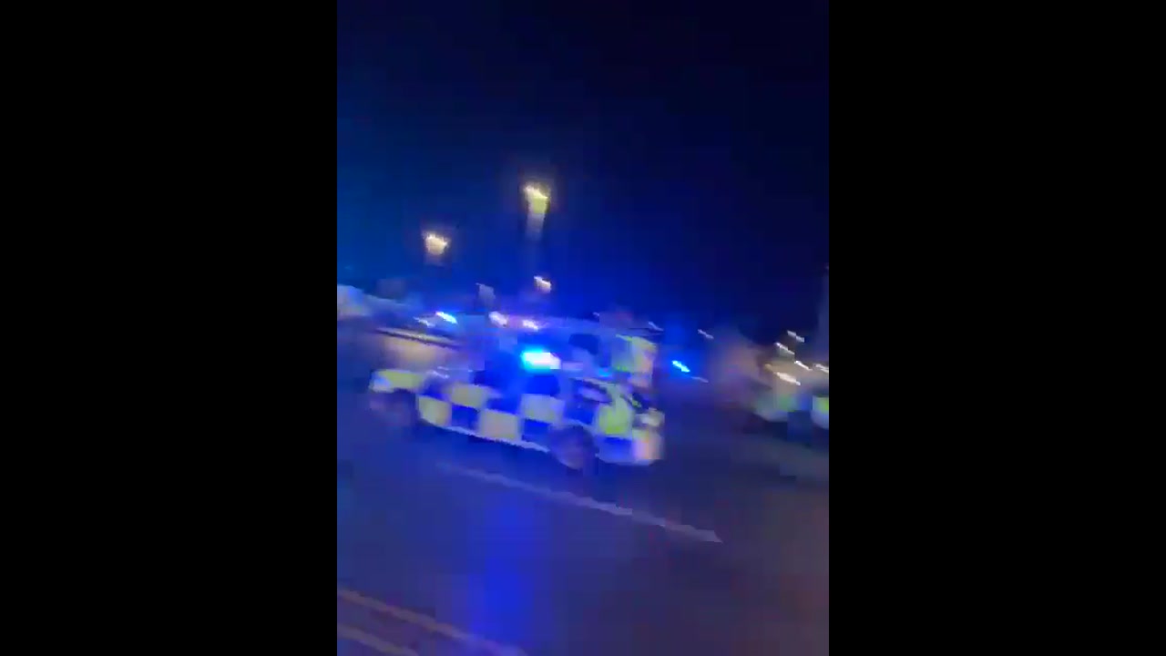 [Video] 10 people stabbed on train in Huntingdon, UK; 2 men arrested