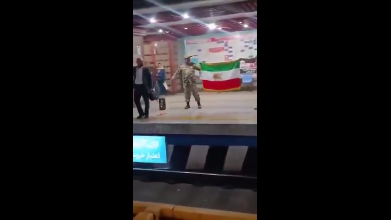 [Video] Artesh soldiers wave Lion-and-Sun flag during protest in Tehran Metro