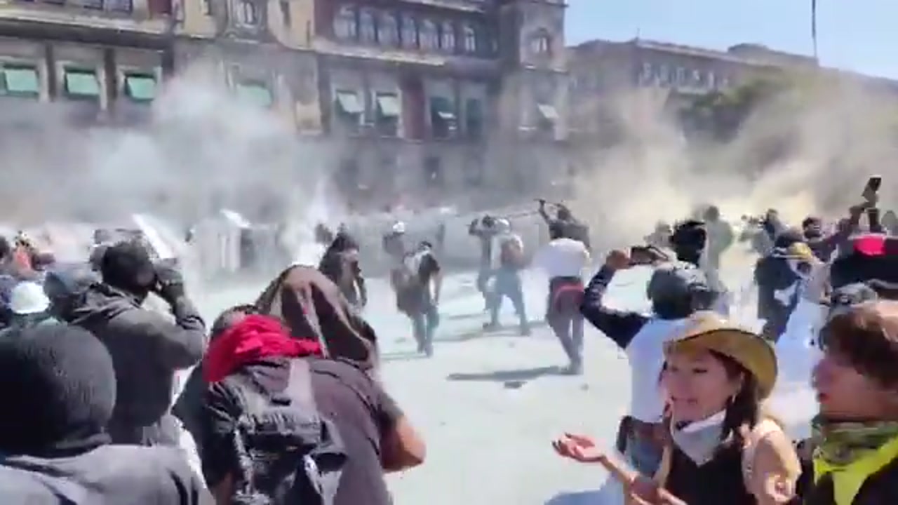 [Video] Massive crowd besieges National Palace in Mexico amid insecurity