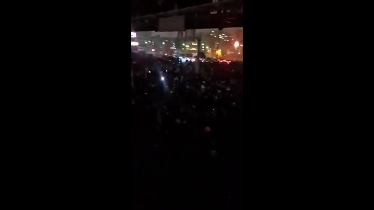 [Video] Anti-government protesters block major roadways in Northern Tehran