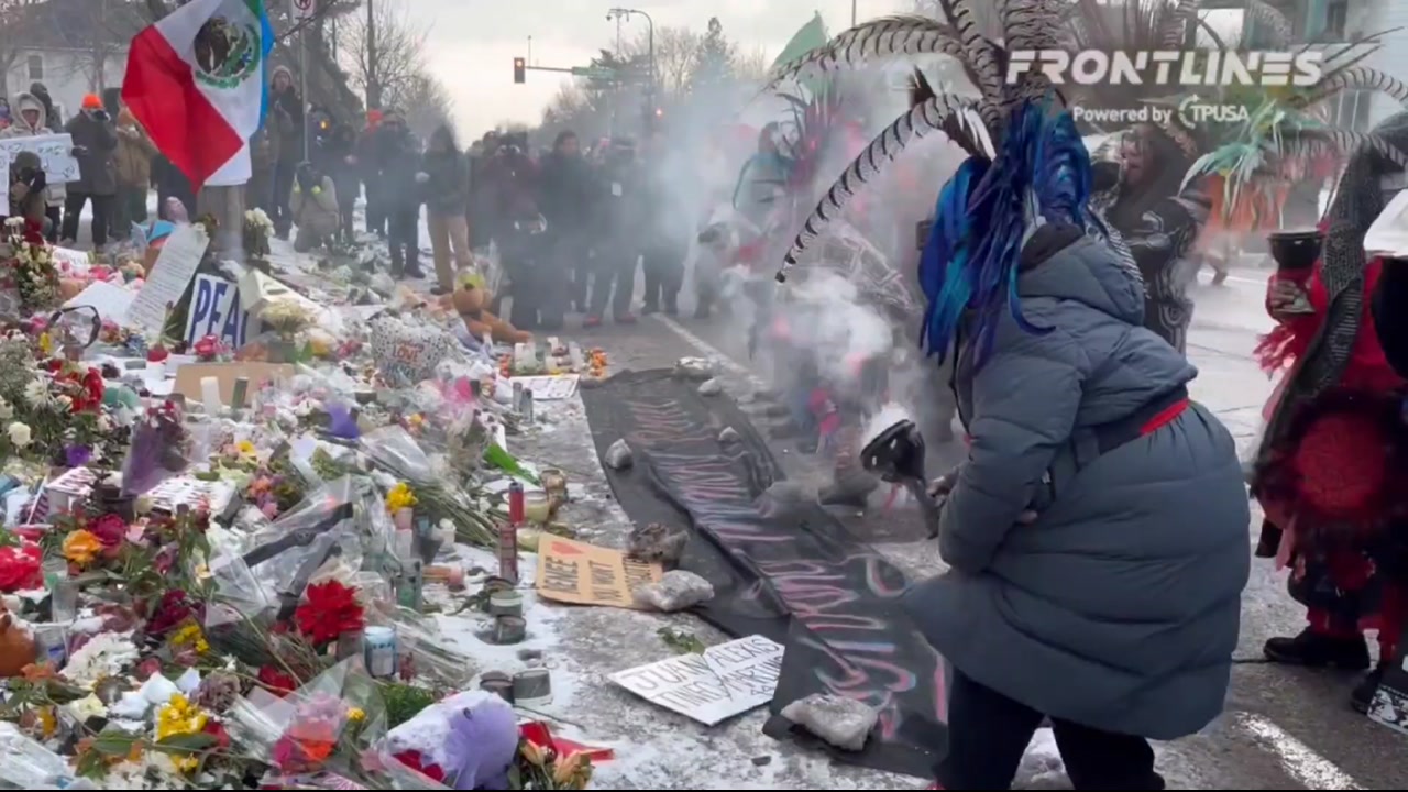 [Video] Protestors in Minneapolis perform ritual over Renee Good's memorial